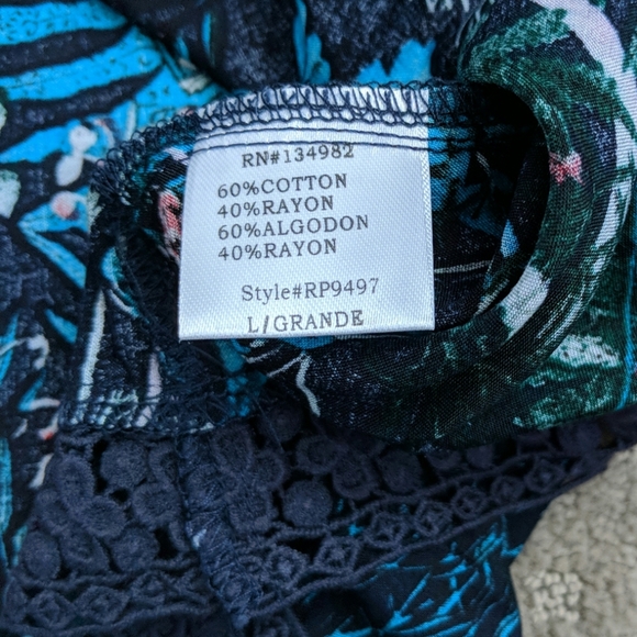 Light Weight Butterfly and Flower Top - Picture 7 of 8